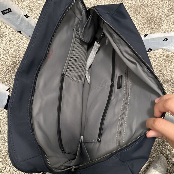 Away The Everywhere Shoulder Bag Navy Blue NWOT - Picture 4 of 9